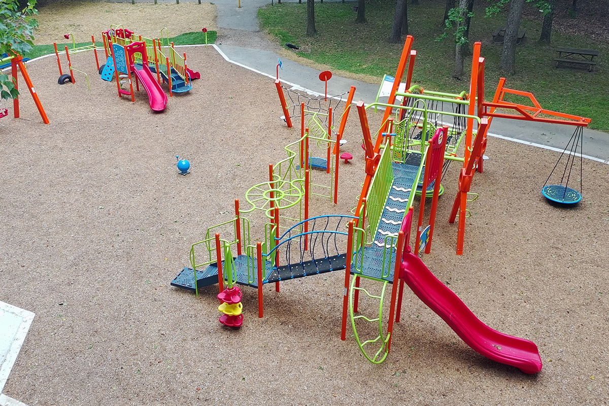 Central play area featuring interconnected climbing elements, bridges, and slides.