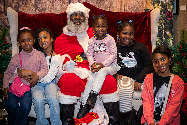 Santa and a Movie: The Grinch (2018)